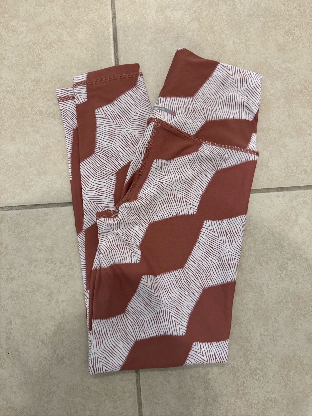aerie Rust & White Geo Print Leggings